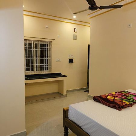 Liya Guest House Tiruvannāmalai Zewnętrze zdjęcie