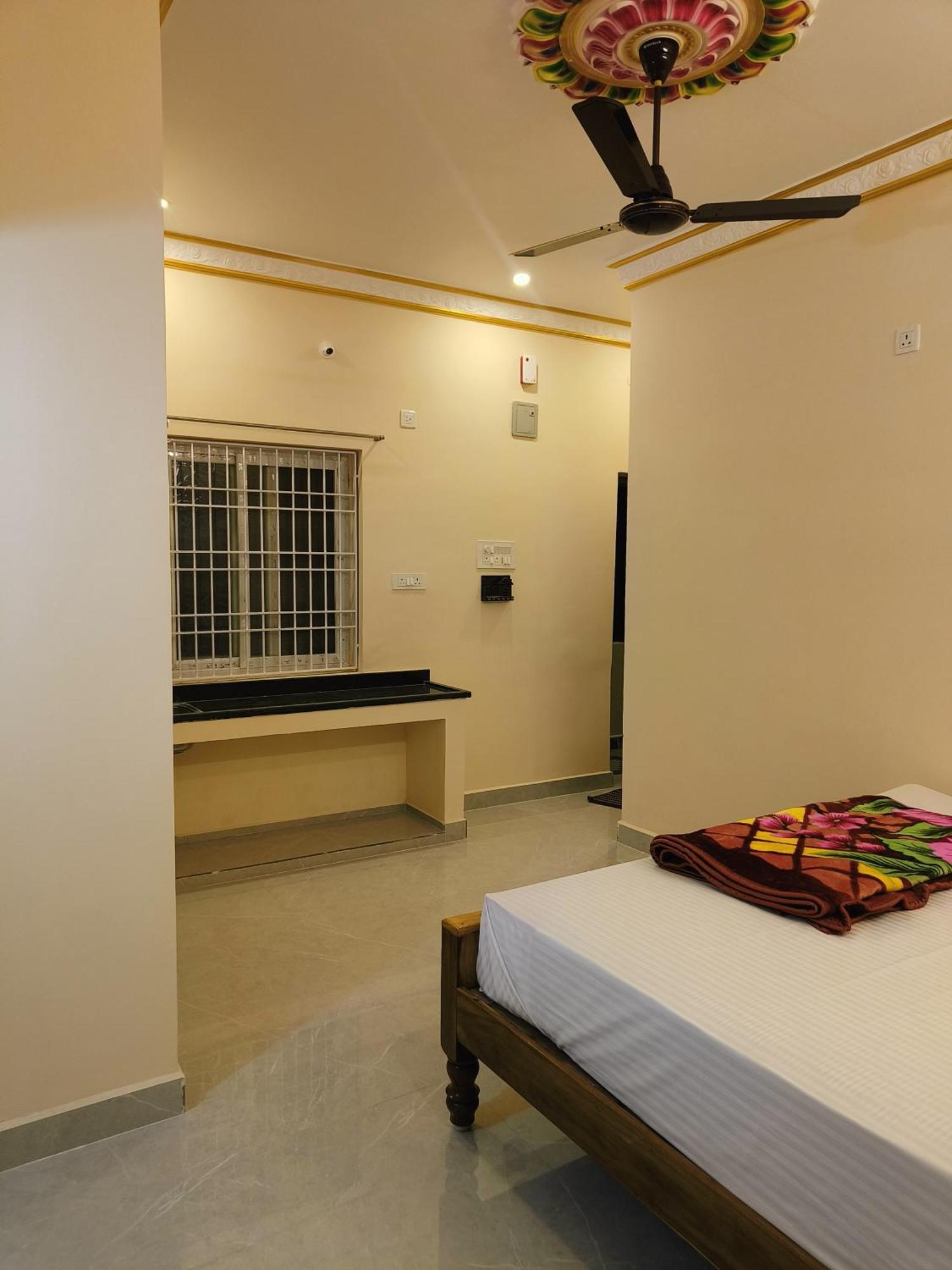 Liya Guest House Tiruvannāmalai Zewnętrze zdjęcie
